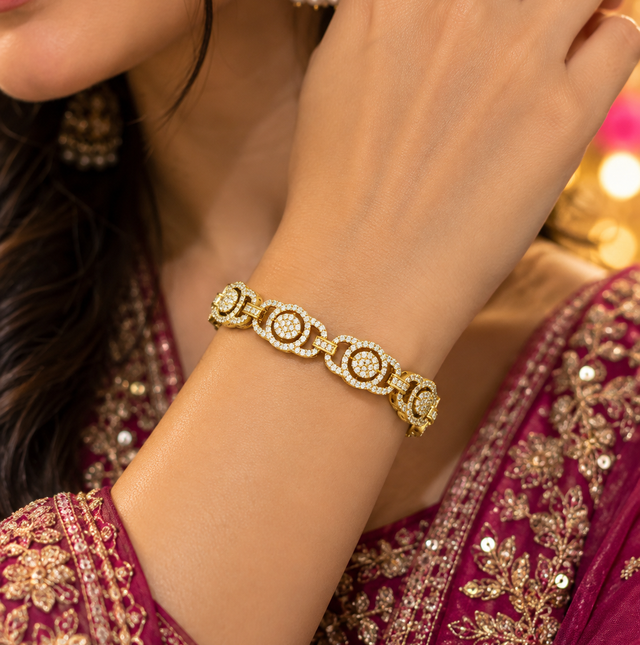 Elegant Circular Link Bracelet