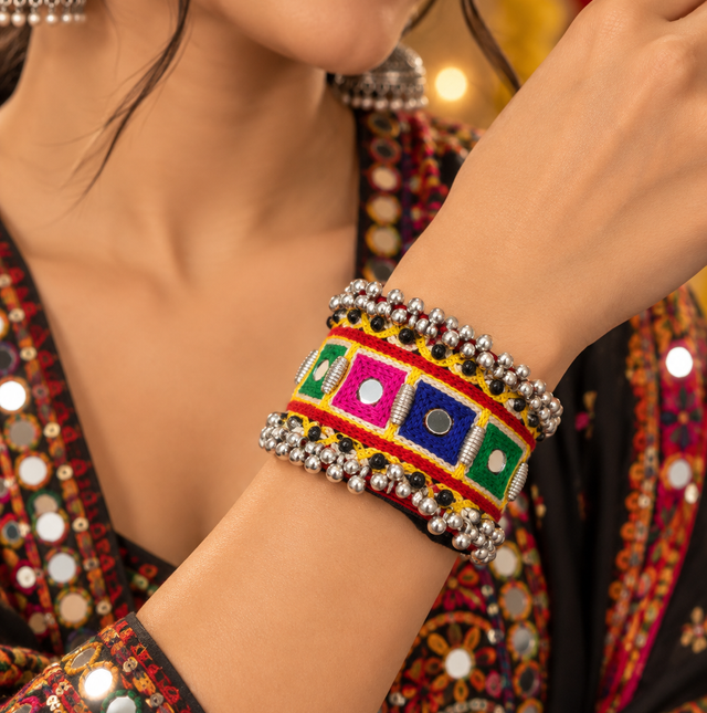 Openable Ethnic Silver Beaded bracelet