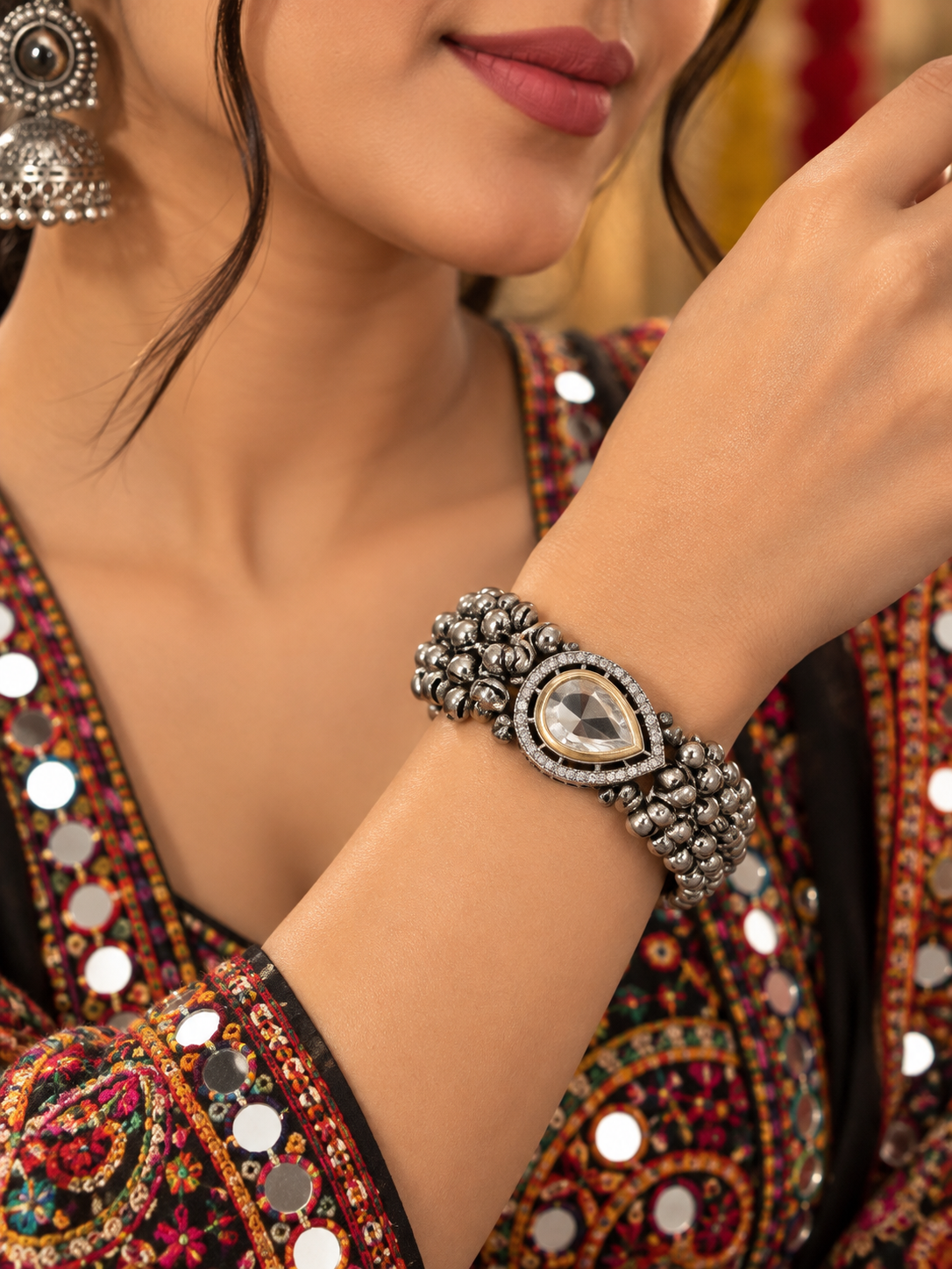 Openable Silver-Toned Beaded Bracelet with kundan