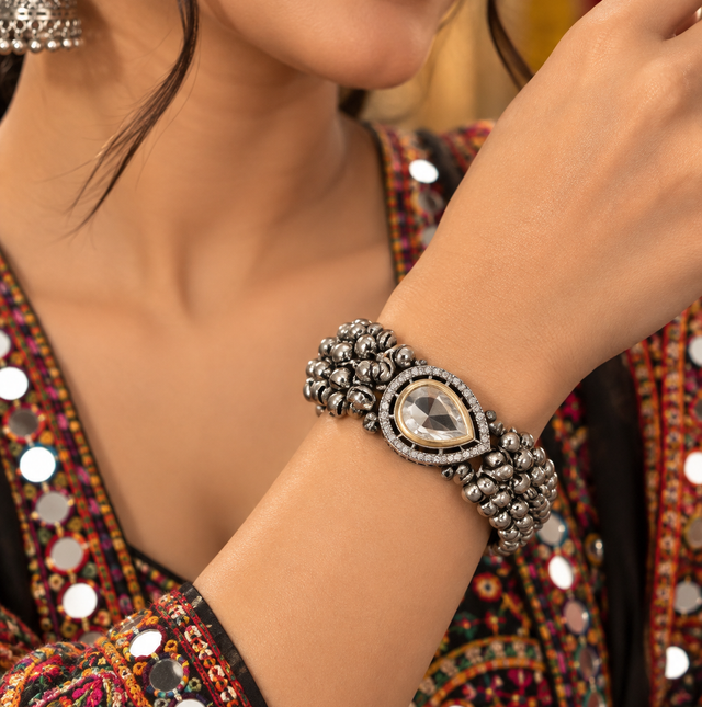 Openable Silver-Toned Beaded Bracelet with kundan