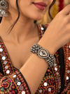 Openable Silver-Toned Beaded Bracelet with kundan