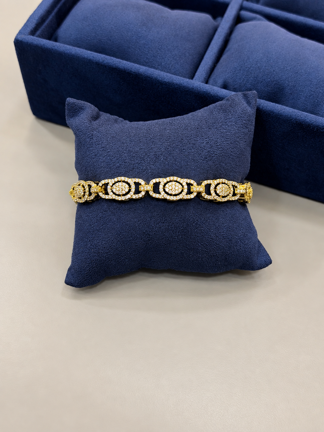 Elegant Circular Link Bracelet