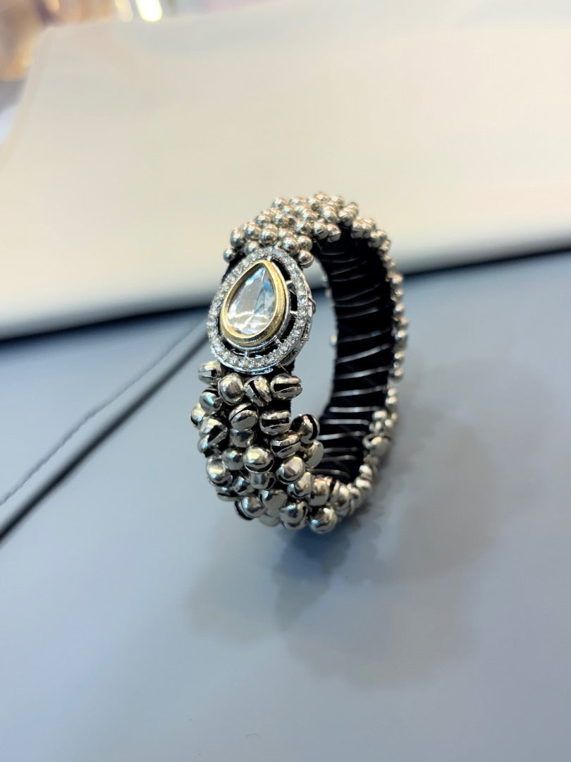 Openable Silver-Toned Beaded Bracelet with kundan