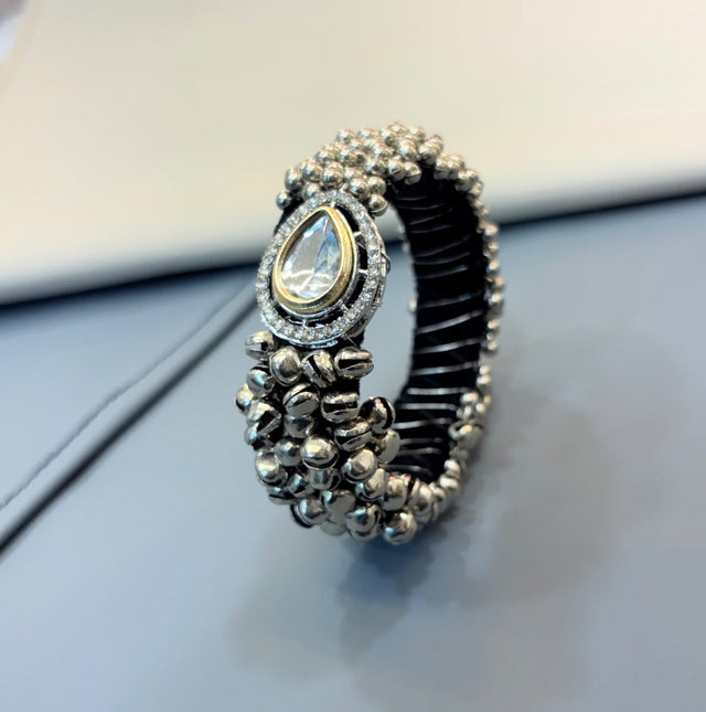 Openable Silver-Toned Beaded Bracelet with kundan