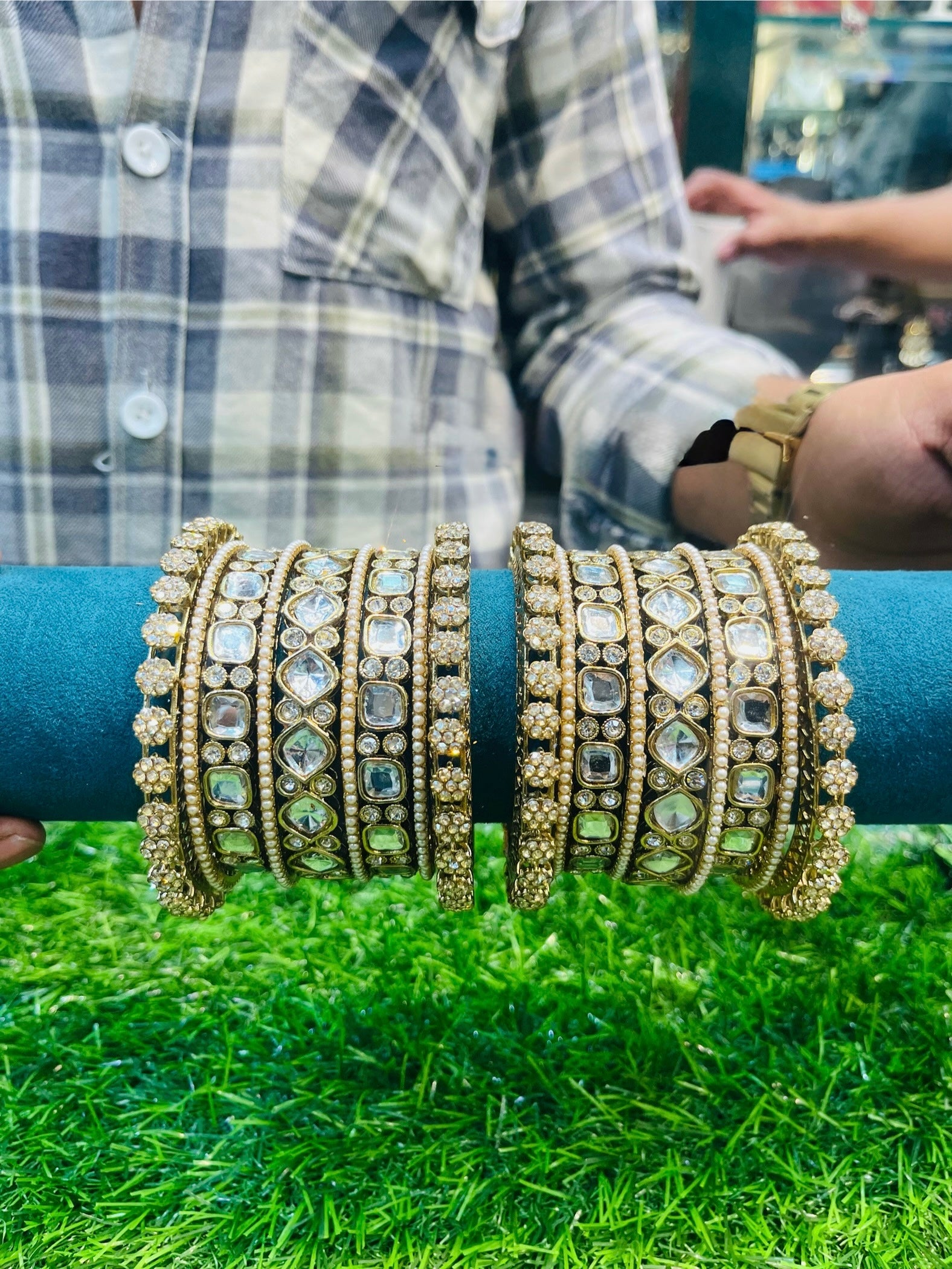 Antique kundan bangle set image 0