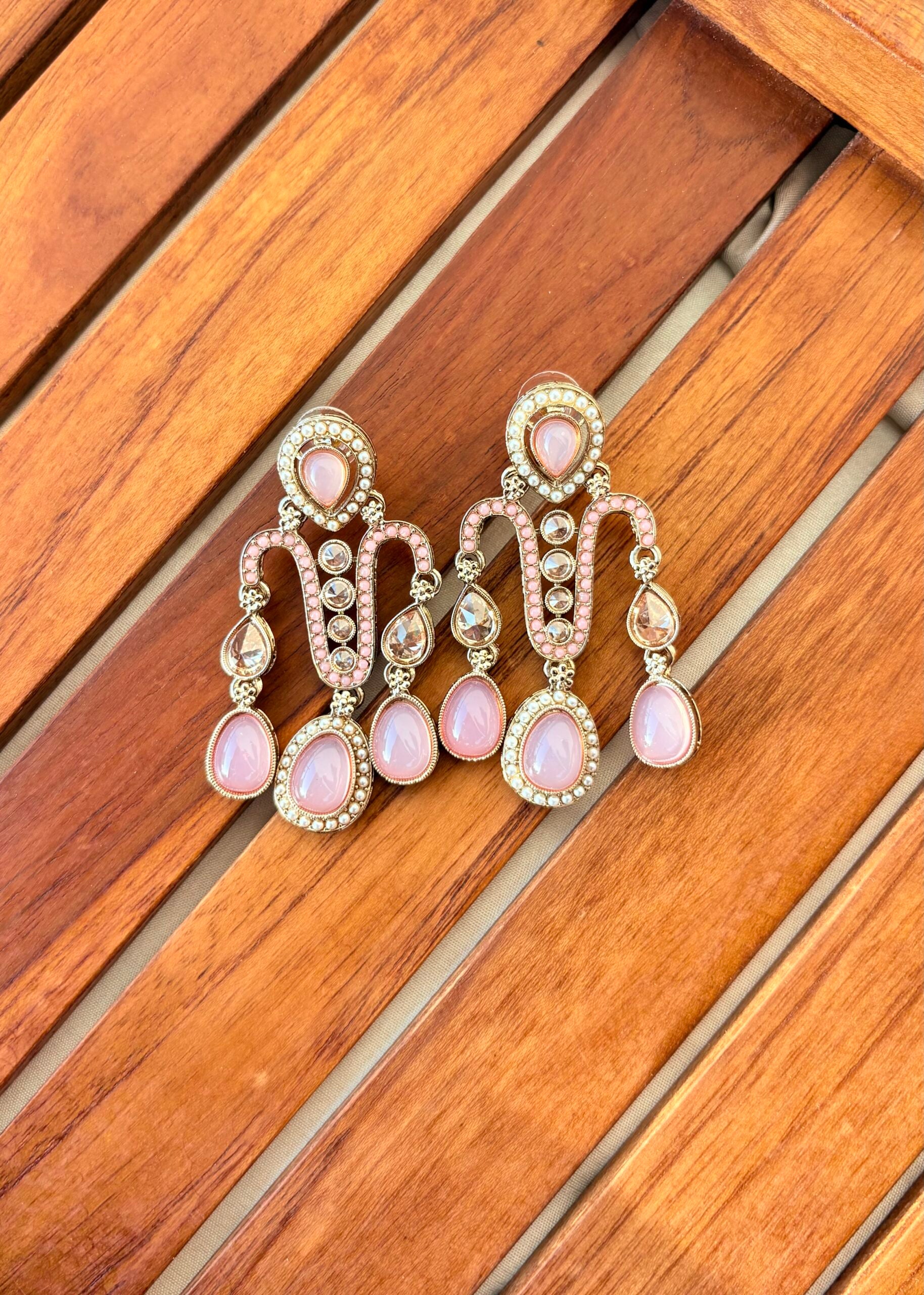Kundan earrings - pink image