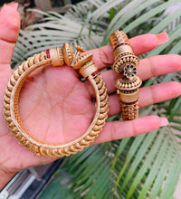 Openable screw floral bangle image 2