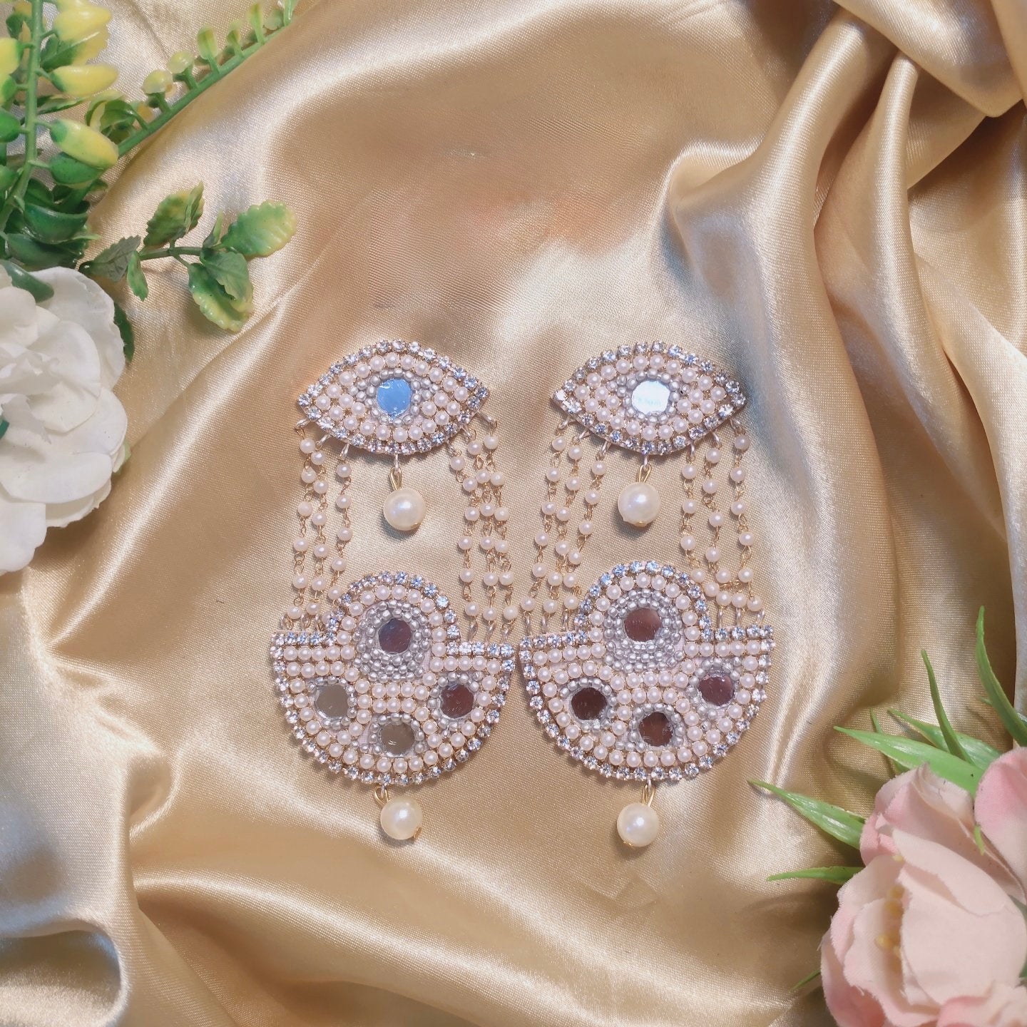 Beaded eye earring image 0