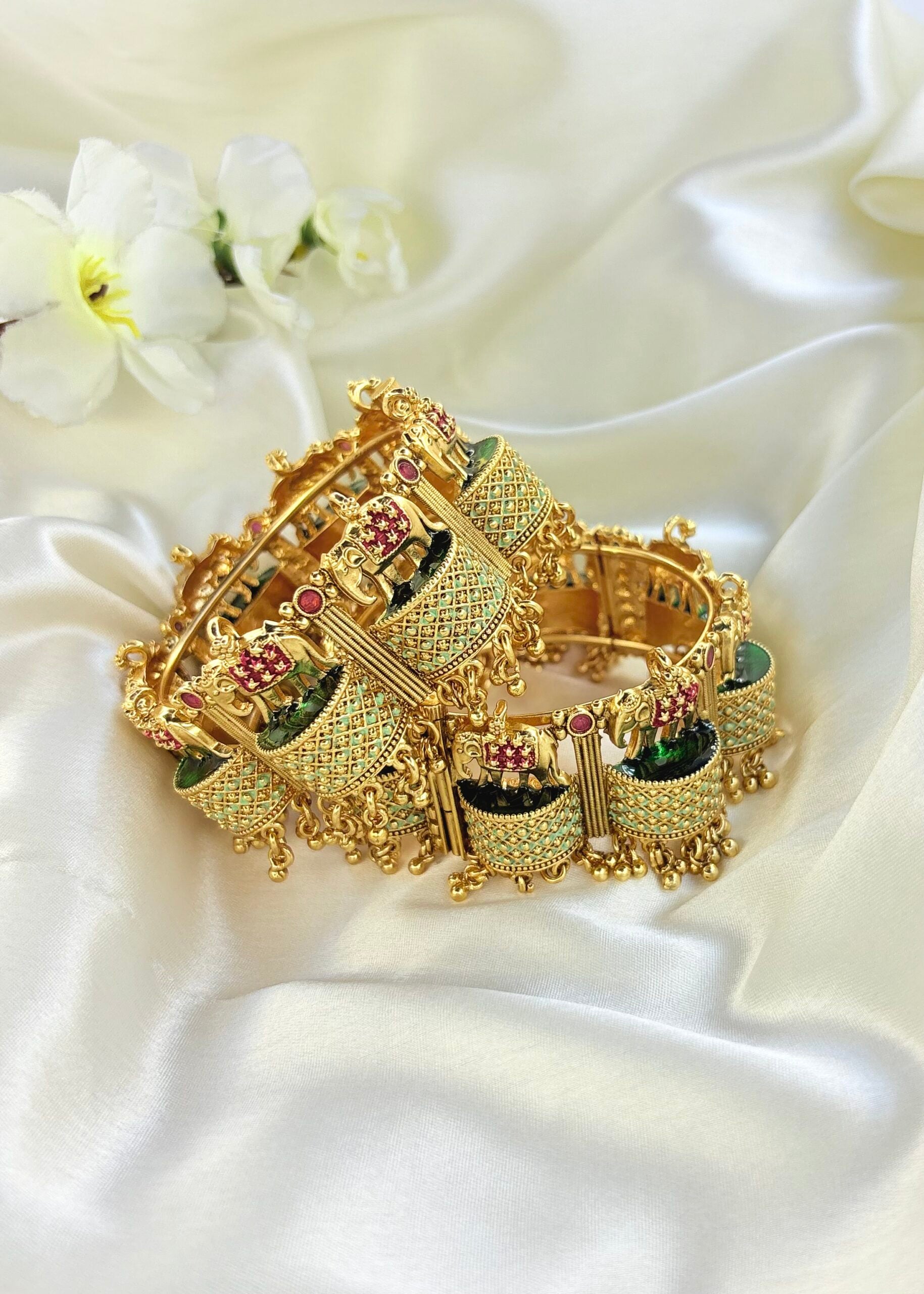 Zewar e mahal bangles image 1