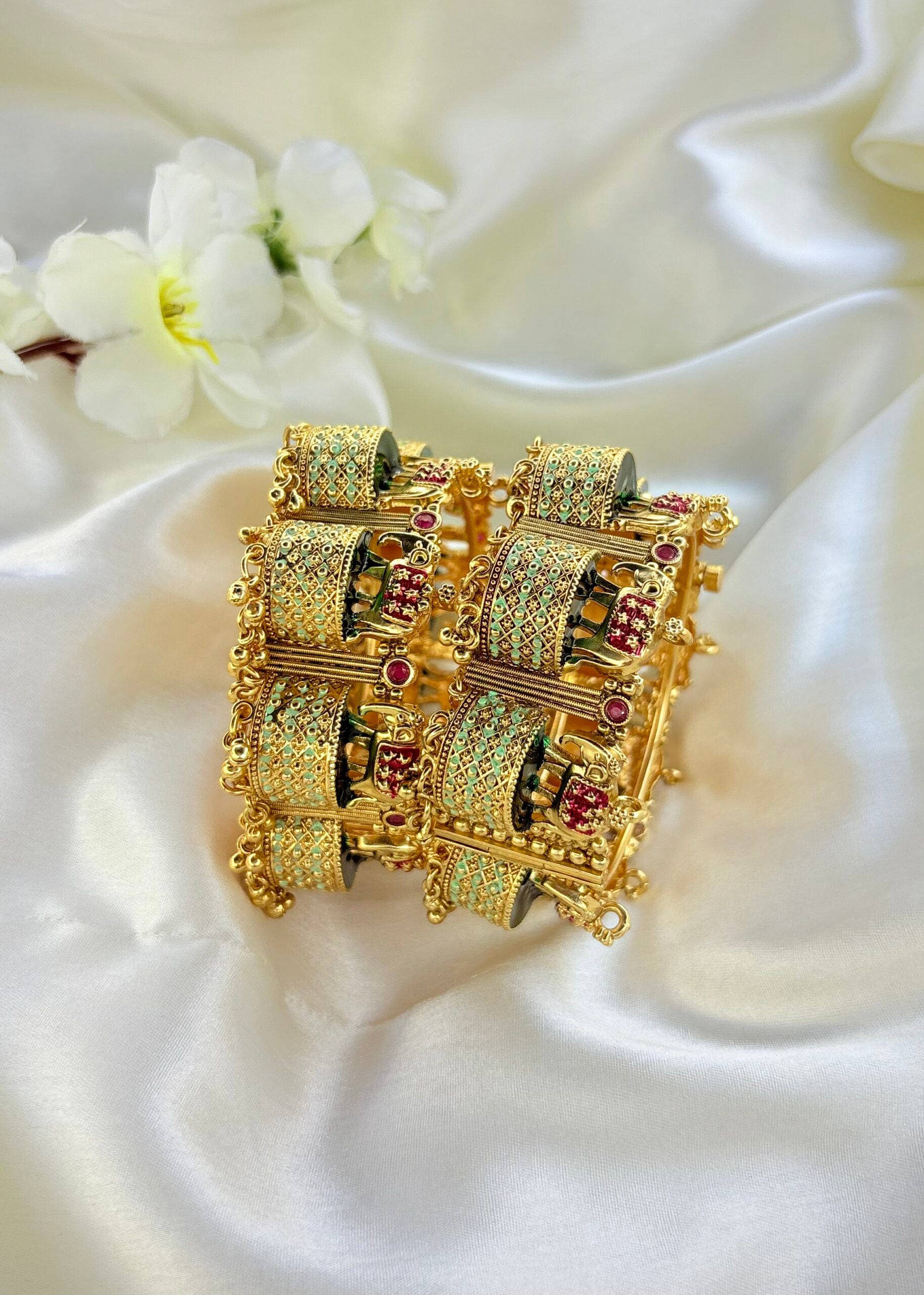Zewar e mahal bangles image 0