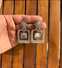 ZIRCONIA EARRINGS image 3