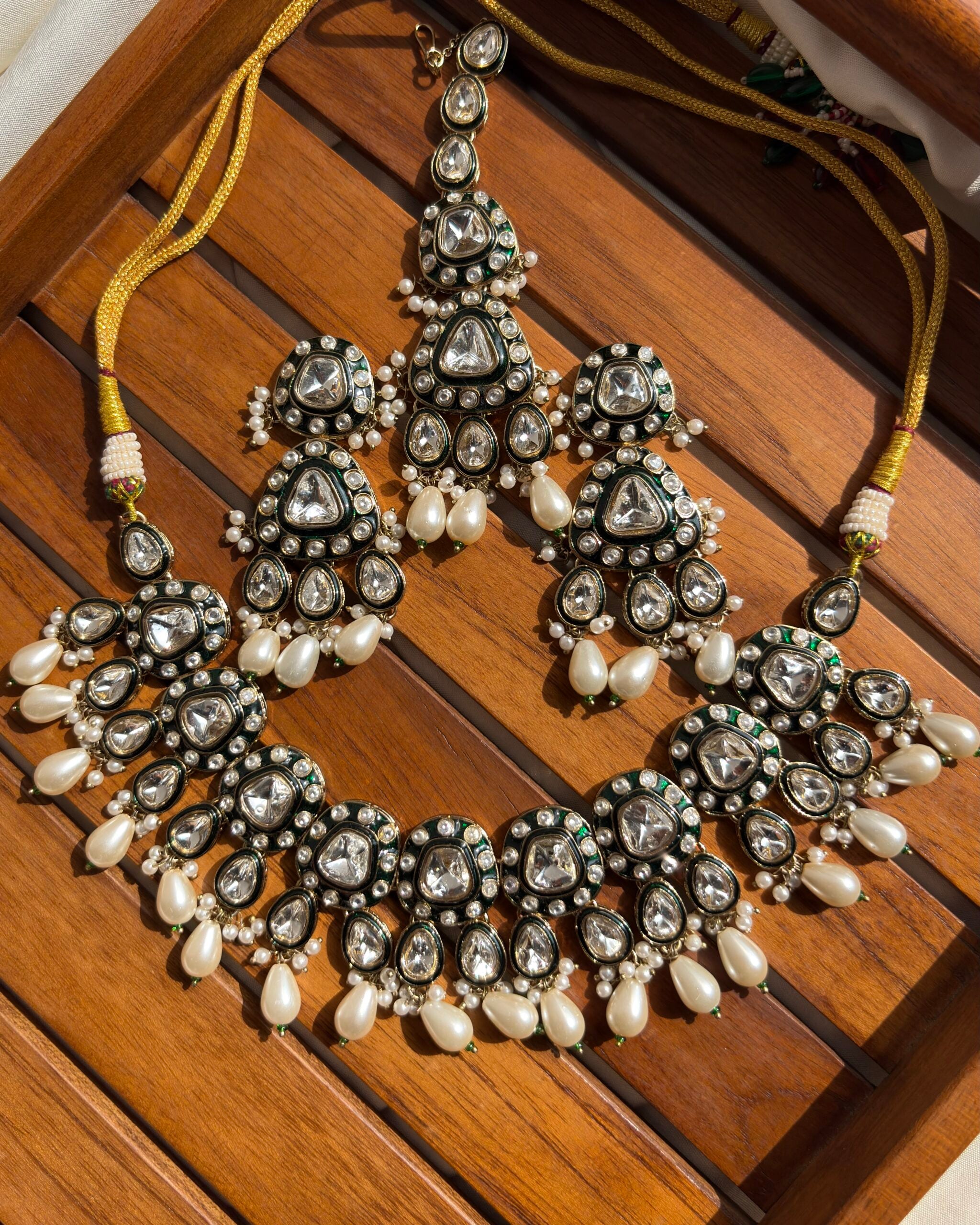 NAZARA NECKLACE SET image 0