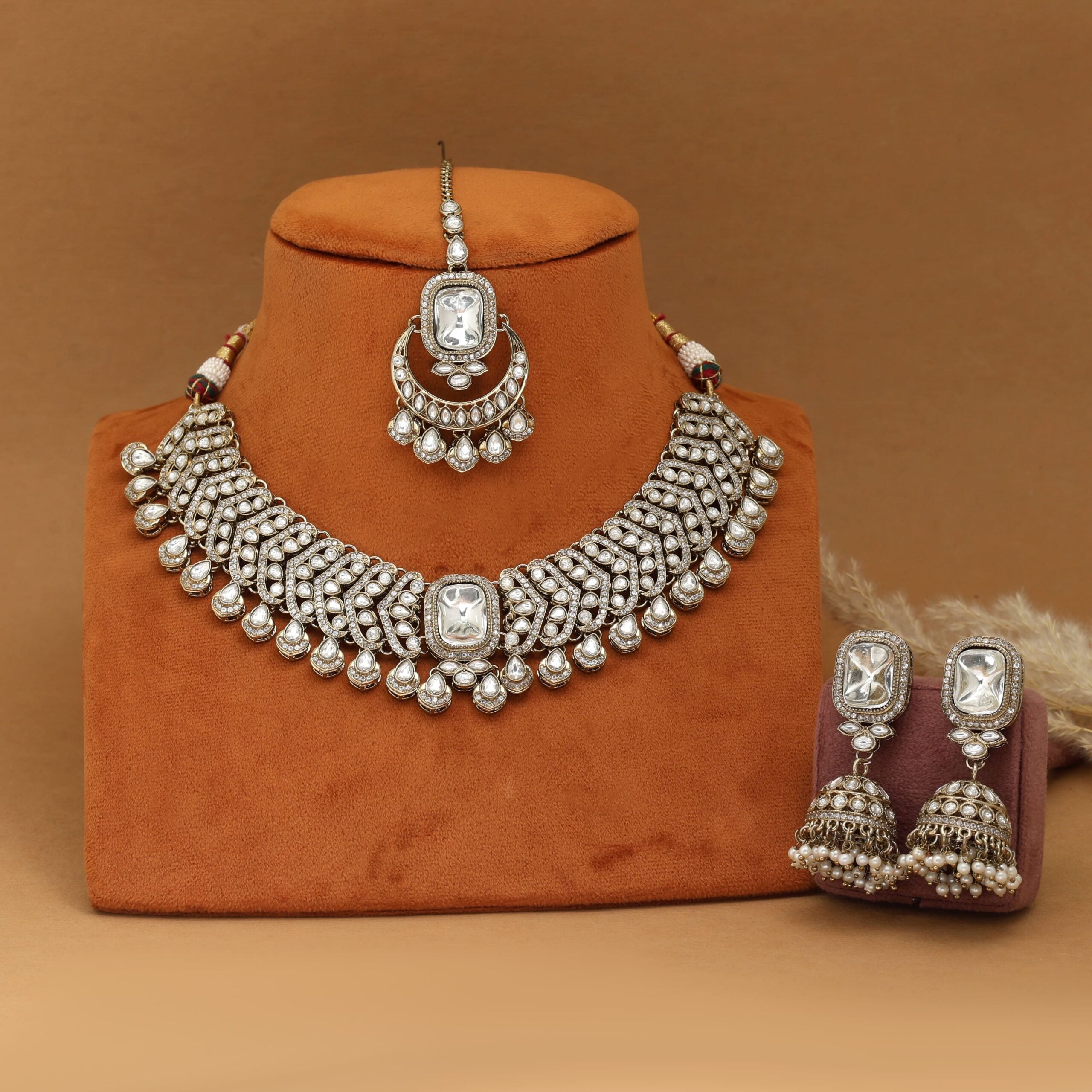 NAVIRA NECKLACE image 1