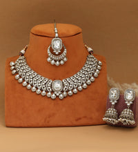 NAVIRA NECKLACE image 1