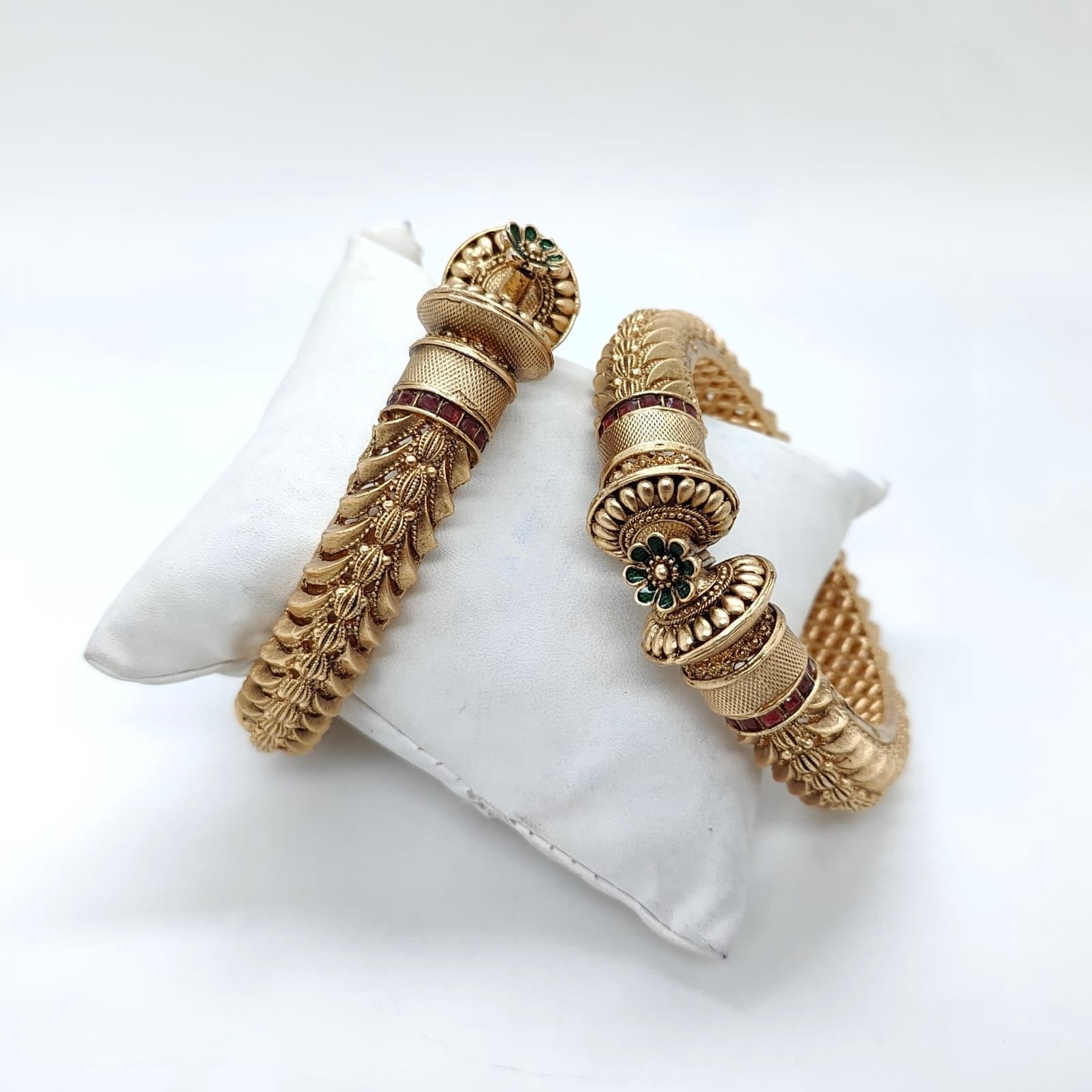 Openable screw floral bangle image 0