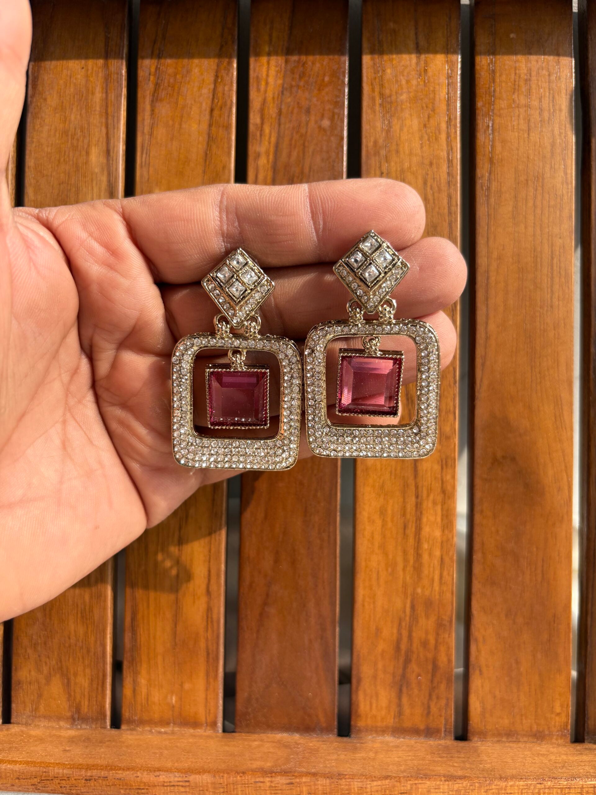 ZIRCONIA EARRINGS - grape pink image
