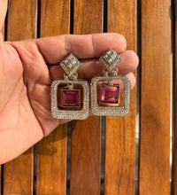 ZIRCONIA EARRINGS - grape pink image