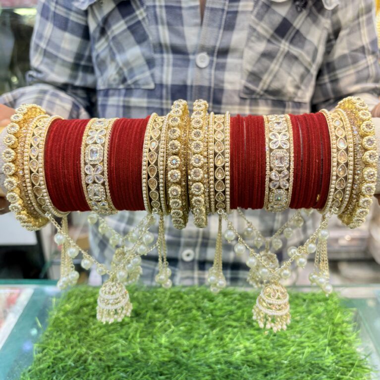 Hanging bridal bangles set