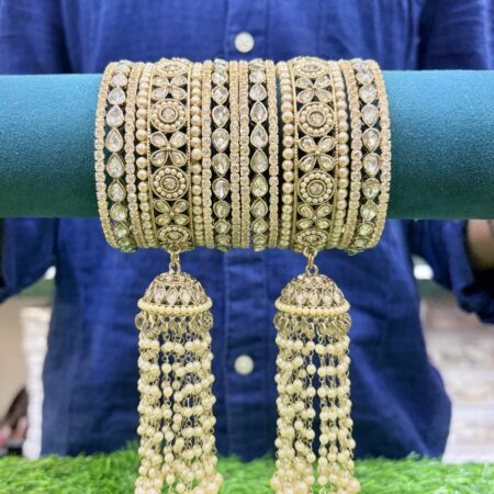 Charm hanging bangle set