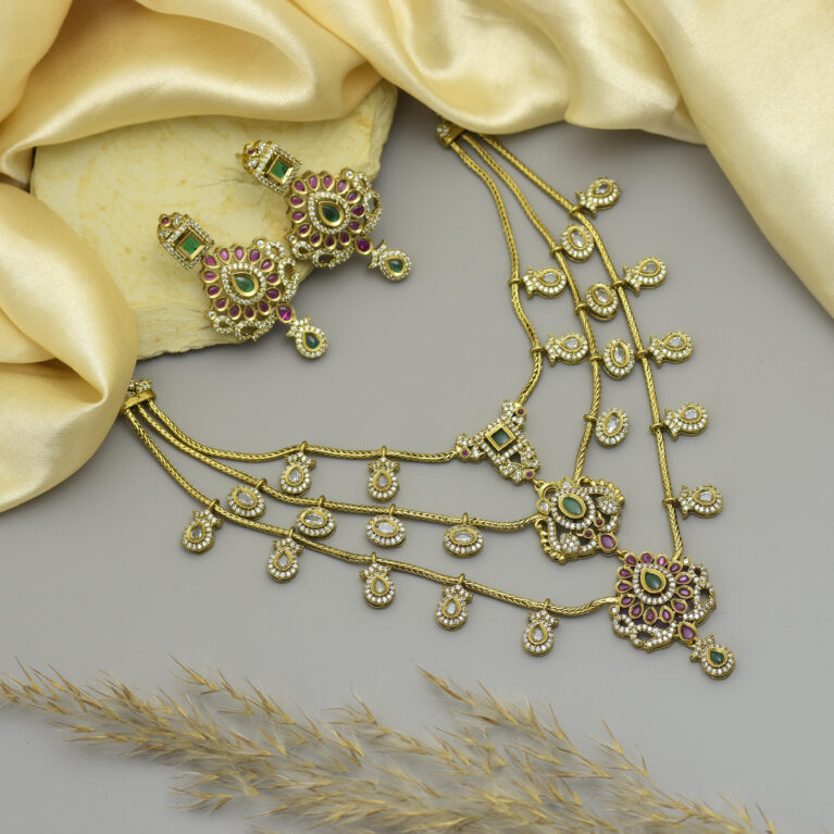 IZHAAR LAYER NECKLACE