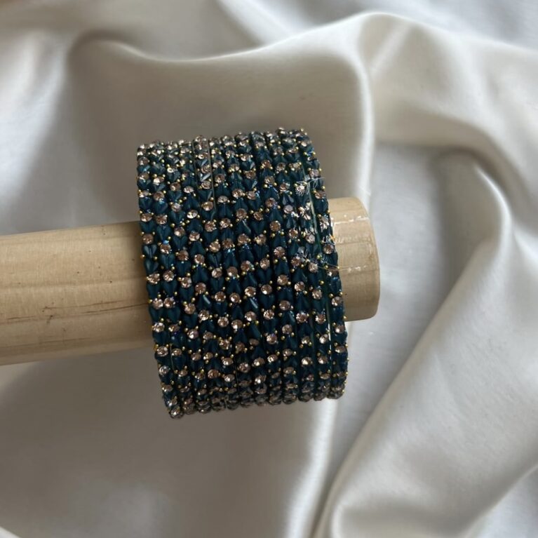 Starlit Harmony– Luxe Heart Glass Bangles