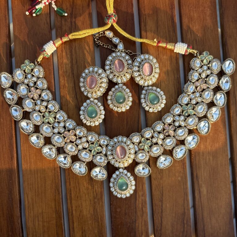 AARZU NECKLACE