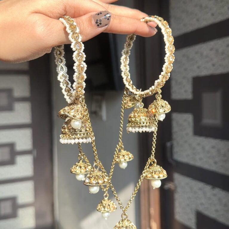 Classy pearl jhumka (one hand)